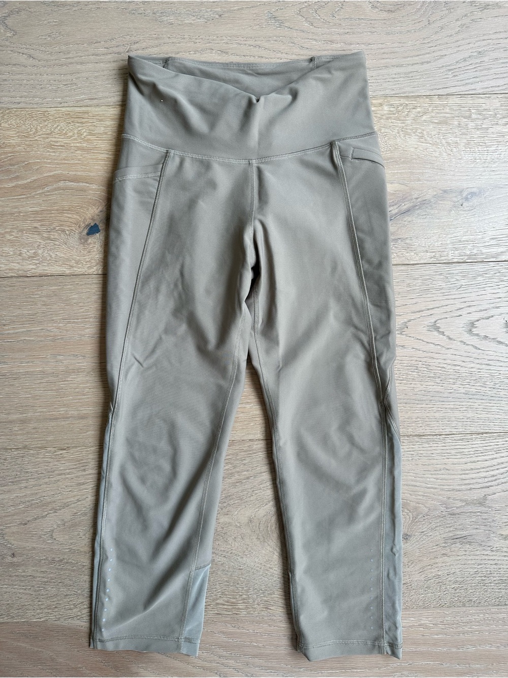 Old Navy High-Waist Active Leggings in Taupe M